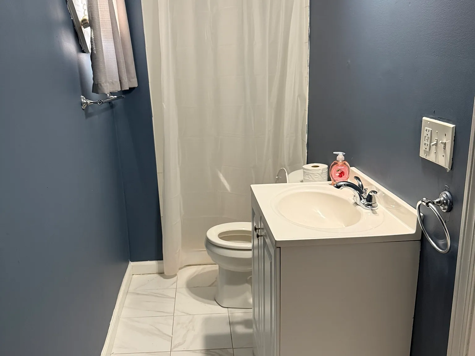 3 bed, 2.0 bath, 2568 sqft, $1,750 — Photo 3