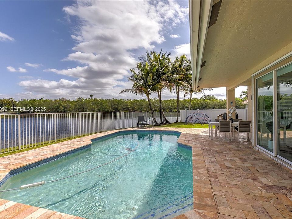 1st image of 1127 Laguna Springs Dr