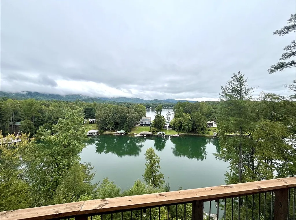 3 bed, 2.5 bath, $2,000 — Photo 2