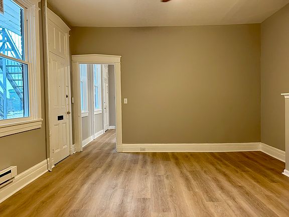4th image of 229 E King St #11345829