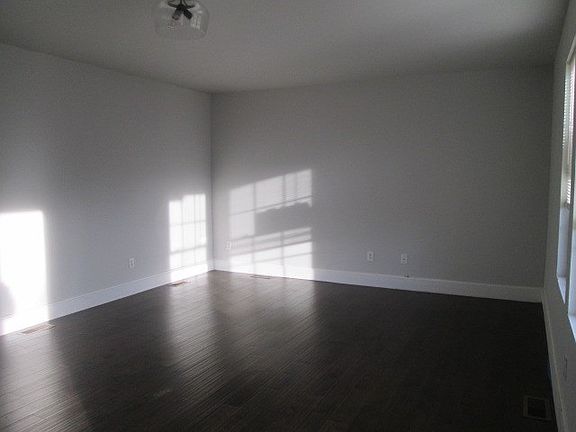 3rd image of 720 Peach Orchard Rd