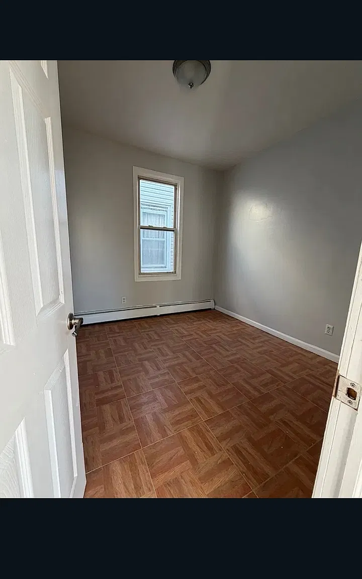 3 bed, $2,500 — Photo 2