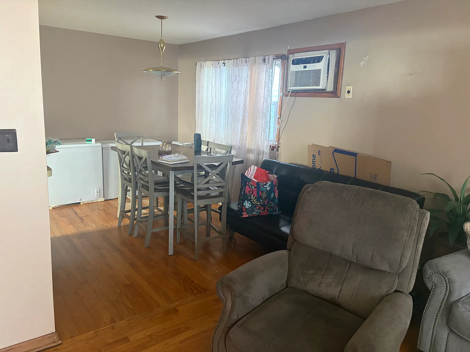 3 bed, 1.5 bath, 1500 sqft, $2,300 — Photo 2