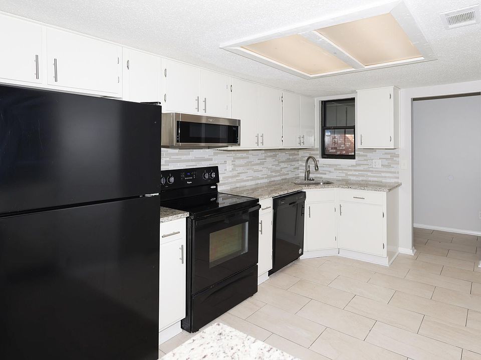 1st image of 746 Brentwood Pl SE