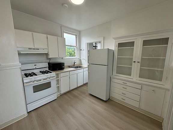 2nd image of 113 11th Ave