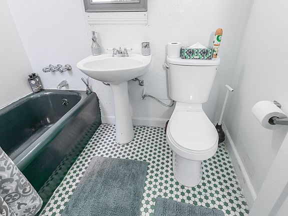 4th image of 726 N Van Ness Ave APT 210