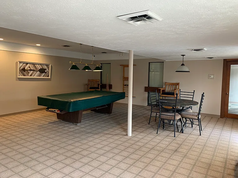 London Square Apartments — Photo 14