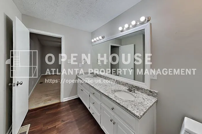 2330 Hinton Rd — Photo 9