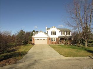 3956 Kelsey Rd, Lake Orion, MI 48360