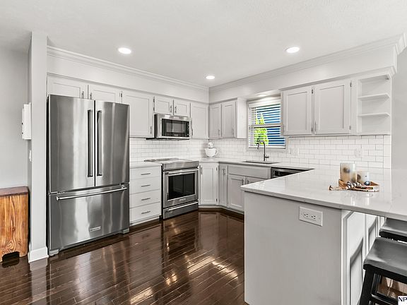 4th image of 2105 S 163rd Cir