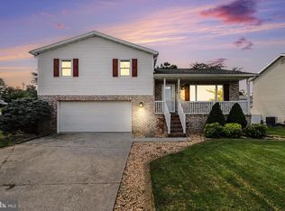 100 Amanda Ave, Hanover, PA 17331