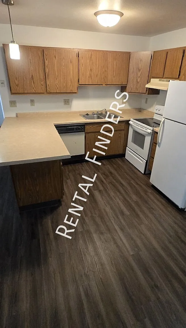 101 E Mitchell Ave — Photo 1