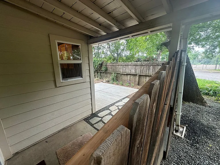 2050 Laburnum Ave — Photo 27
