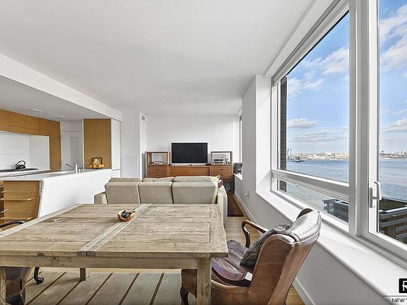 2nd image of 2 River Ter APT 21F