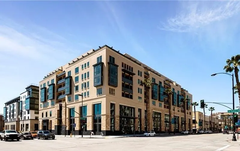 1 bed, 1.0 bath, 1186 sqft, $3,150 — Photo 2