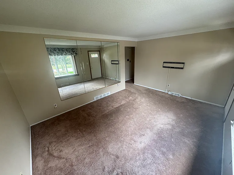 14715 Leblanc Ave — Photo 3