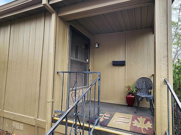 5th image of 1001 SE 15th St Unit 34