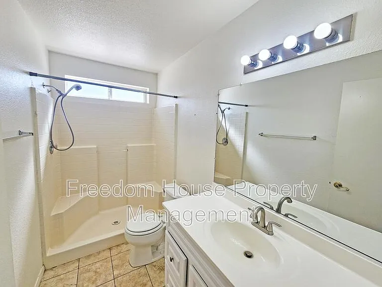 2341 E Calvada Blvd #2 — Photo 18