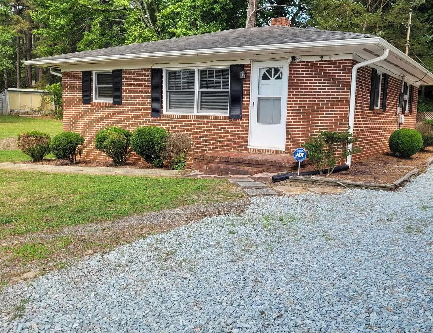 2 bed, 1.0 bath, $1,600 — Photo 2