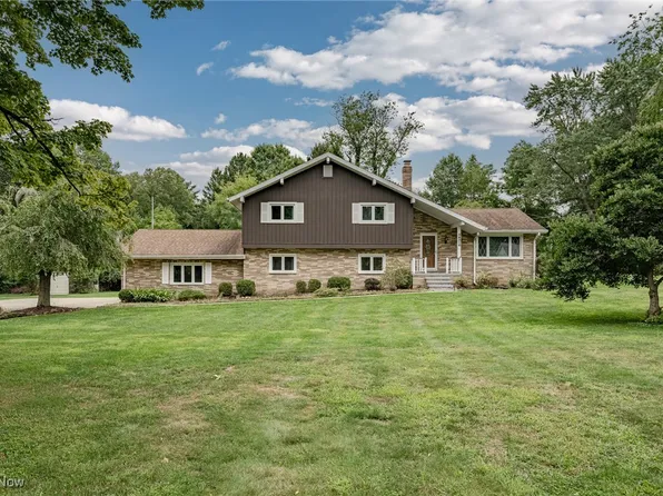 38316 Berkshire Hills Dr, Willoughby, OH 44094