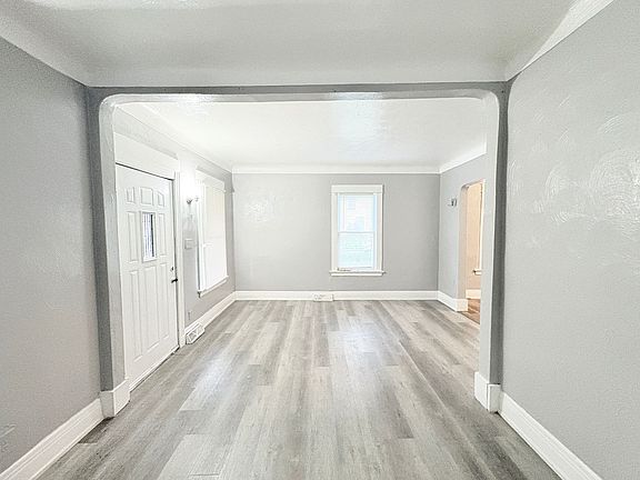 2nd image of 1418 Yates St
