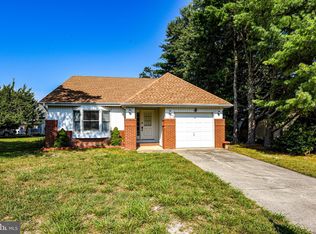 23 Cedar Ave, Manahawkin, NJ 08050