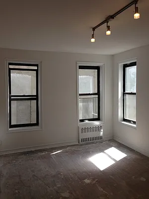 Rented by Rolling Stone Realty LLC | media 9