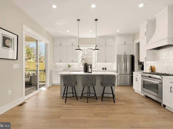 5707 9th St N, Arlington, VA 22205