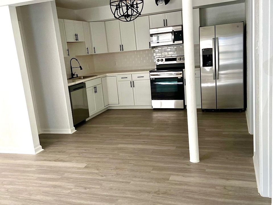 Open Kitchen, All New stainless steel appliances