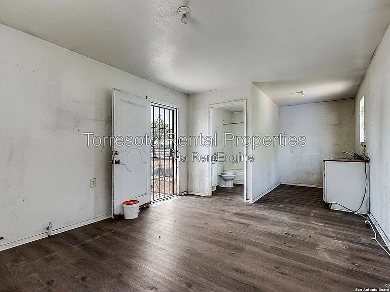 611 Rochambeau St — Photo 22