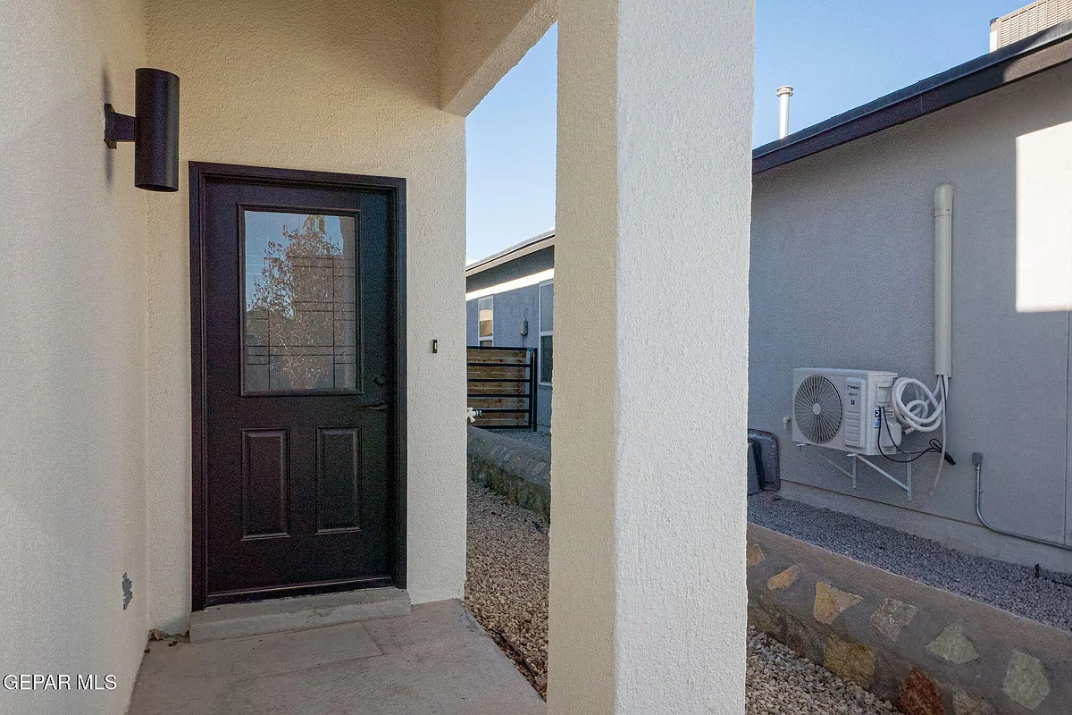 Building Photo - 807 Hc Gilbert Minjares Dr #B