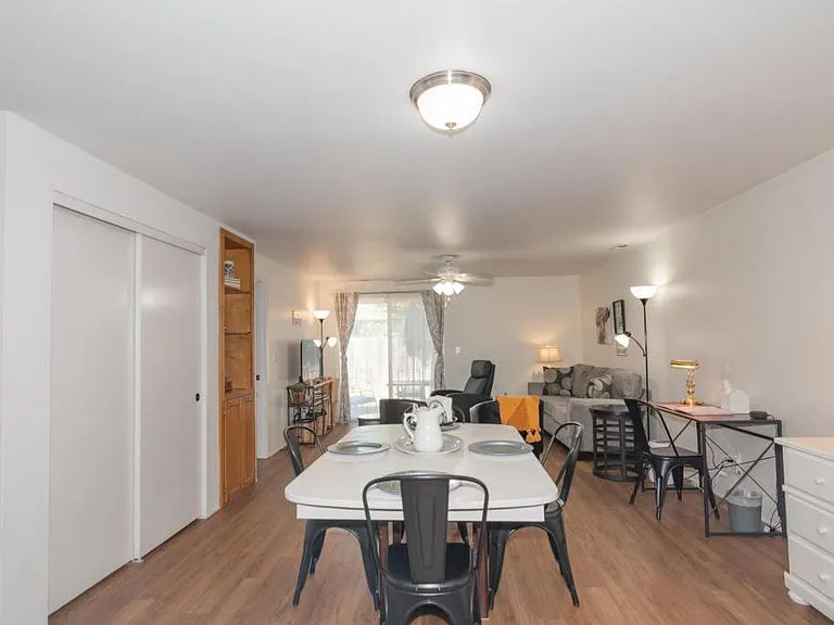 565 Primrose Dr — Photo 5
