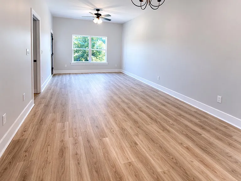 109 Aurora Dr — Photo 5