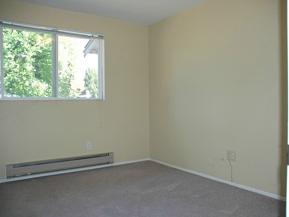 5th image of 14303 82nd Ave NE