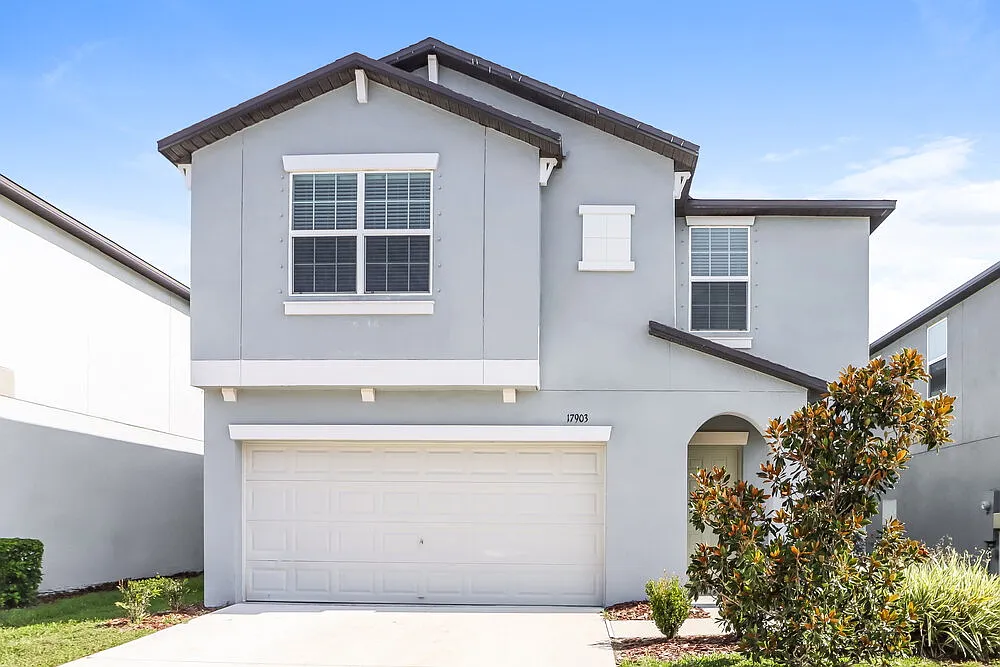 5 bed, 2.5 bath, 2216 sqft, $2,490 — Photo 1