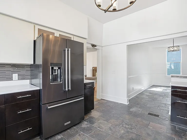 809 E Henry St — Photo 21