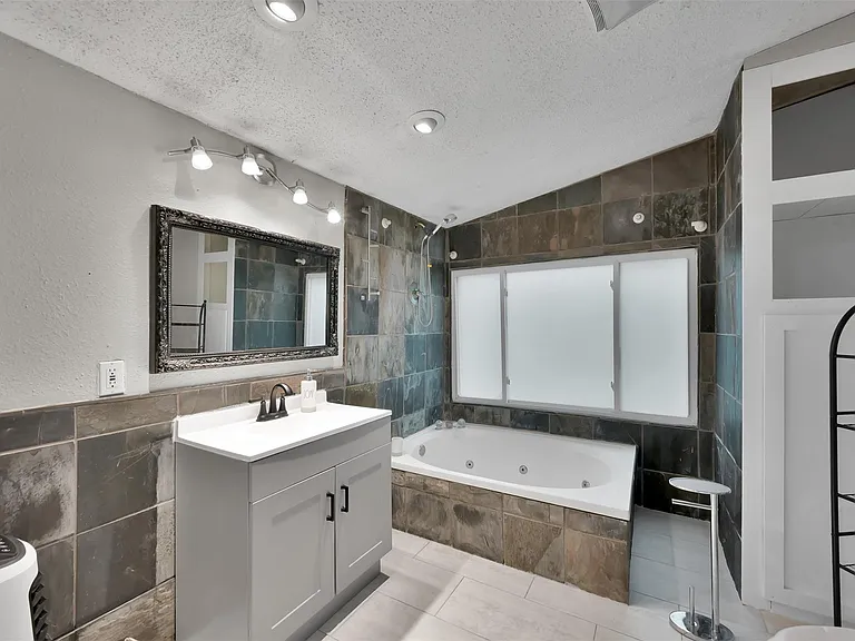 22603 Tuwa Rd — Photo 30