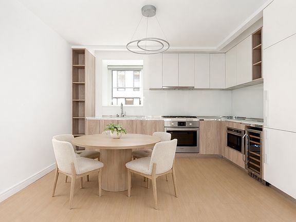 3rd image of 555 W 43rd St APT 12H