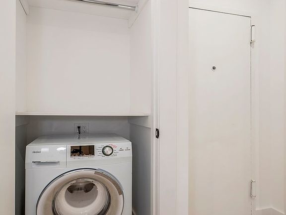 4th image of 33 Henry St #12C