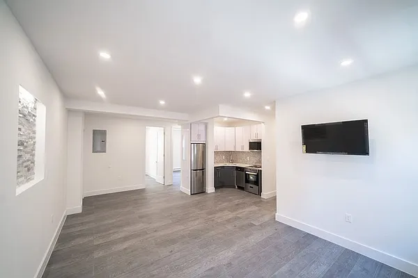 Rented by Heritage Capital Management LLC | media 13