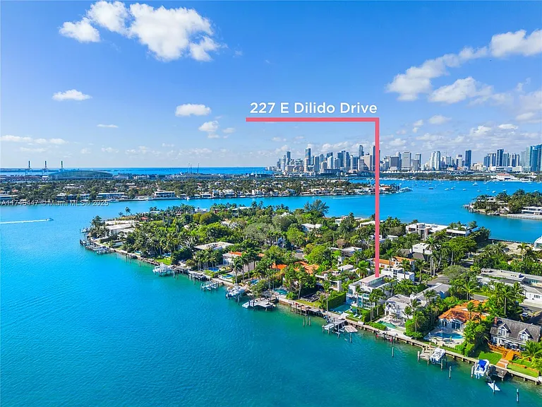 227 E Dilido Dr — Photo 15