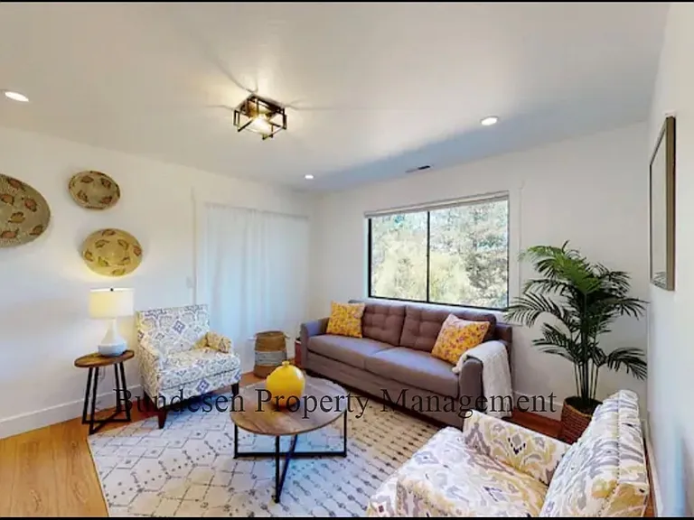 4 Lone Oak Ct — Photo 3