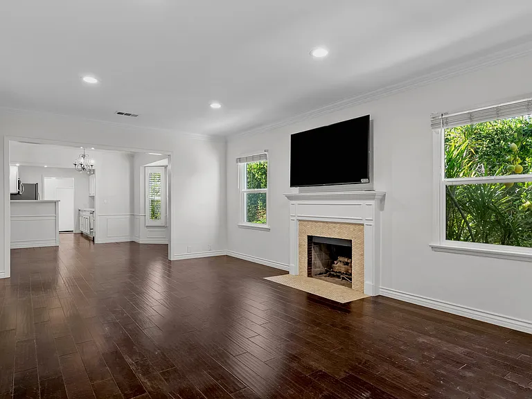 4242 Van Nuys Blvd — Photo 11