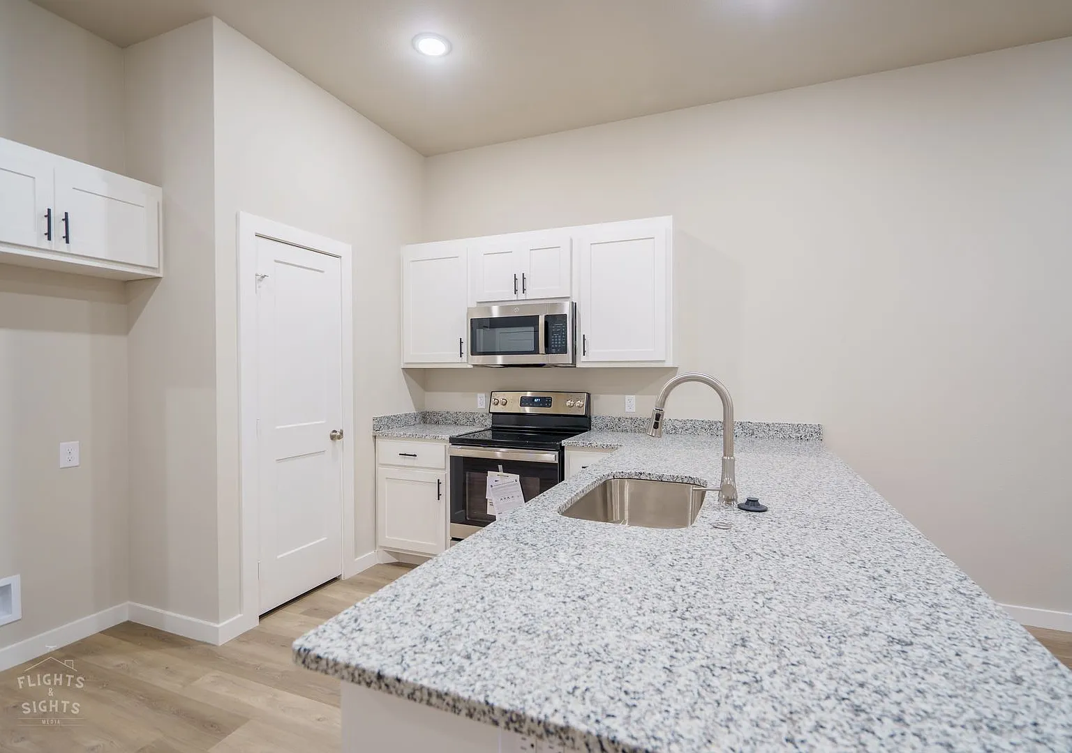 New New New! Modern Duplex With Garage & Fenced Yard — Photo 4