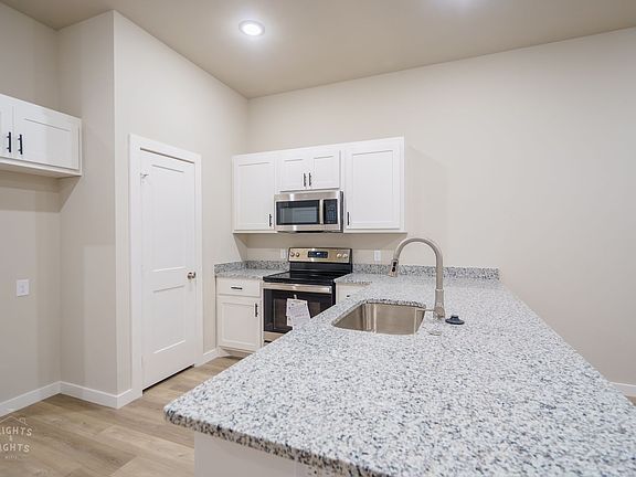 3rd image of 6129 Princess Ln