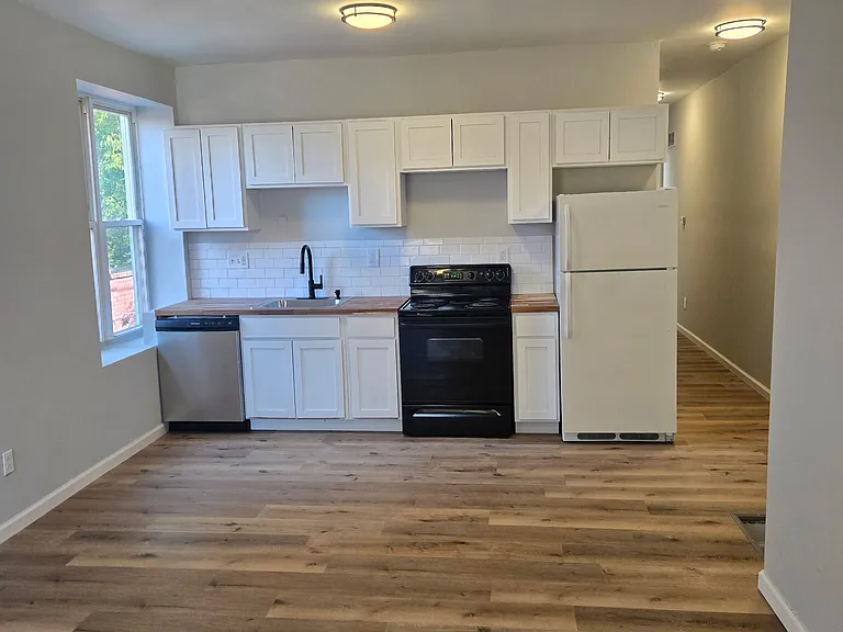 2850 Pennsylvania Ave #2F — Photo 4