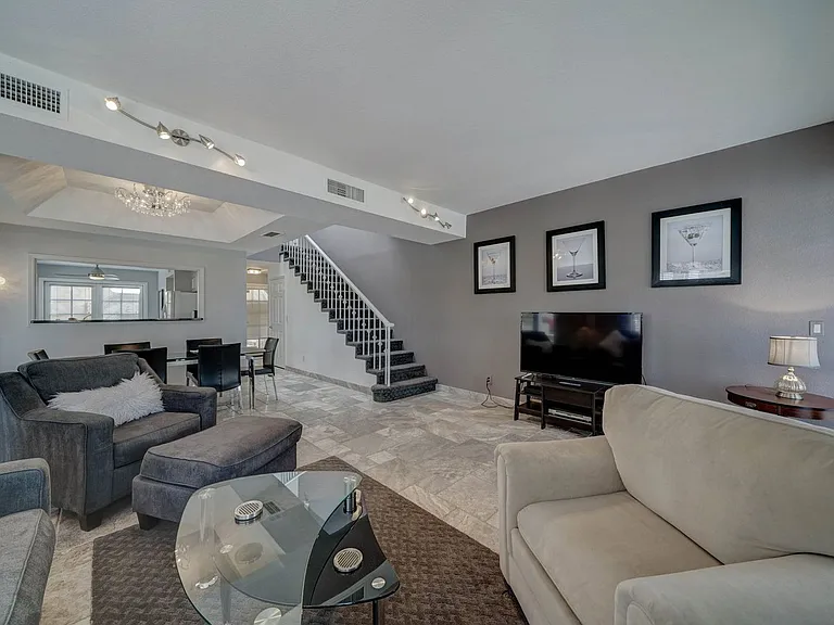 6141 N 28th Pl — Photo 8