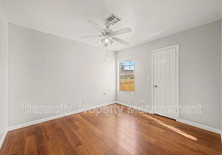 1825 E Secretariat Dr — Photo 8