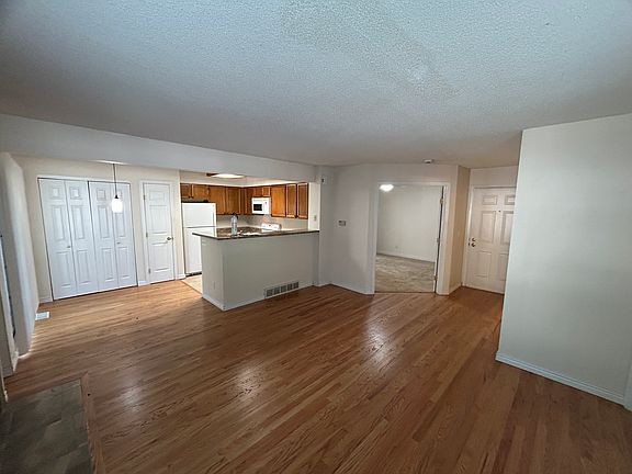 3rd image of 4823 White Rock Cir APT E