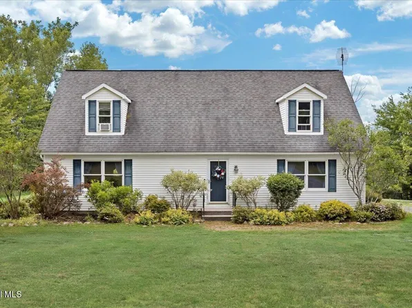 53 N Nassau Lane, Averill Park, NY 12018
